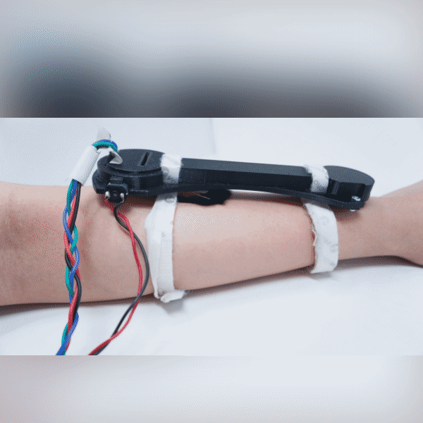 Arm-stroking wearable reduces perceived anxiety