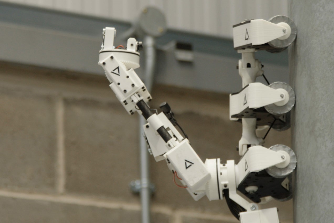 Magnetic squirrel bot inspects telecoms and wind turbine poles without tether