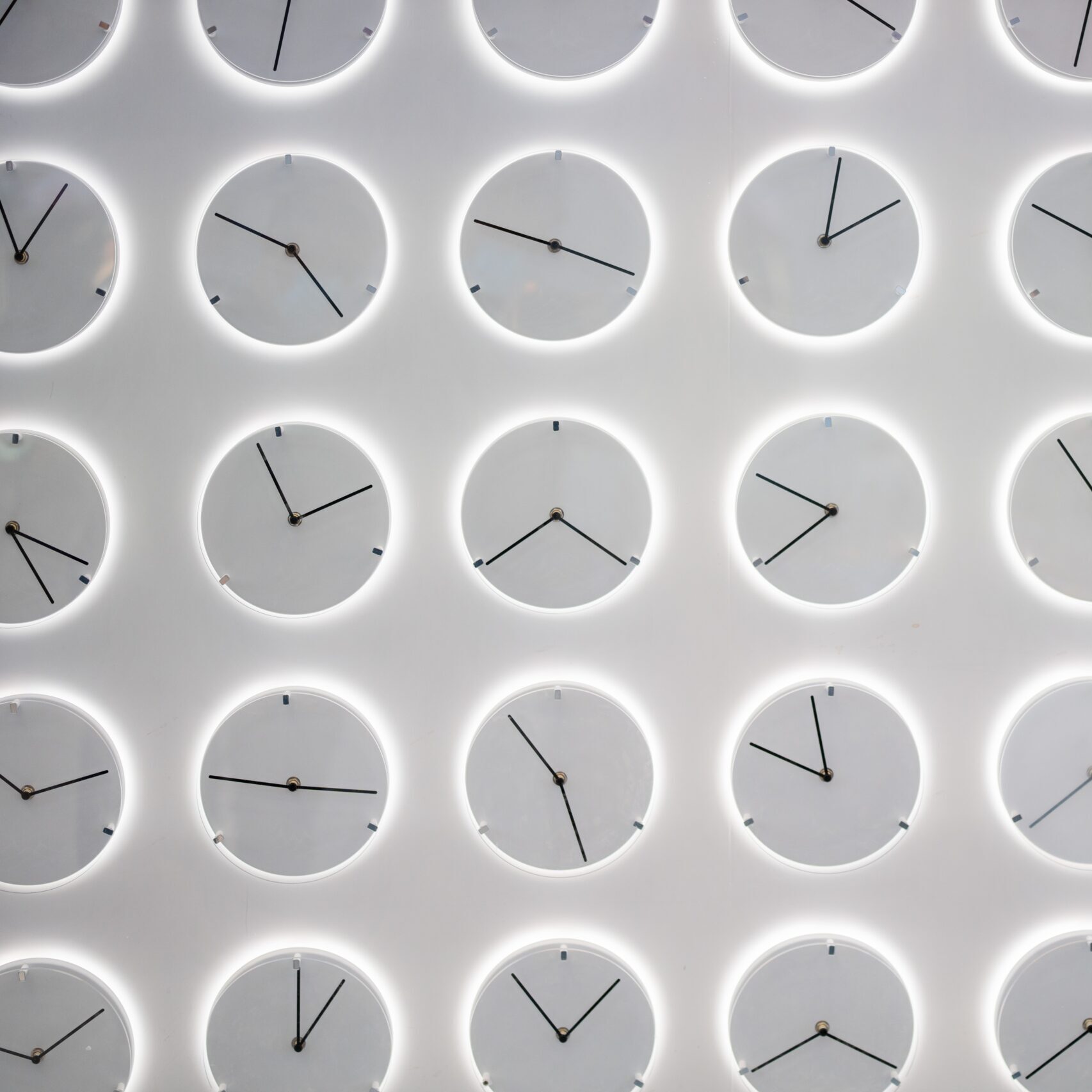 How to synchronise your many body clocks to reduce effects of aging and jetlag