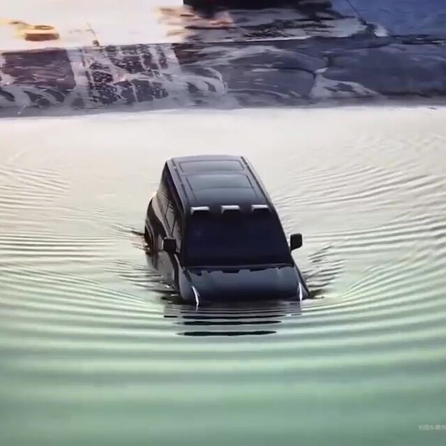 Electric off-roader can float on water for 30 mins, navigating at 3km/h
