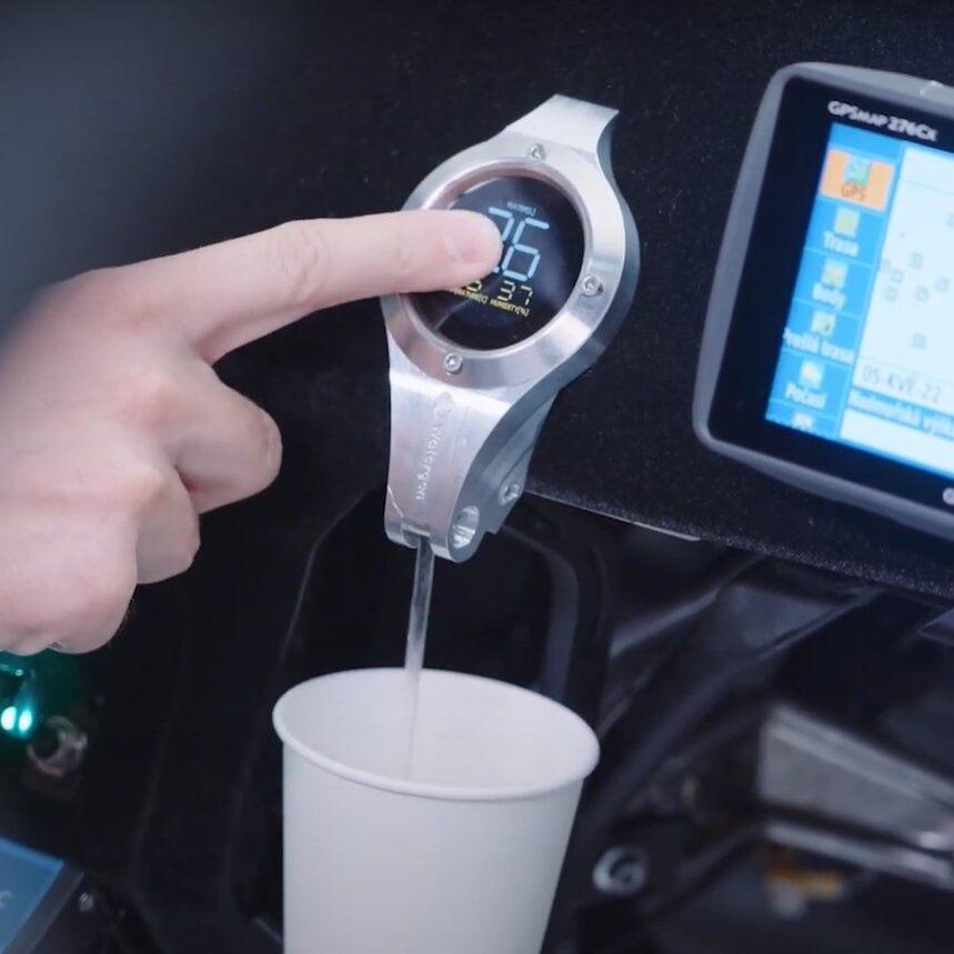 In-car drinking water extracted from humid air