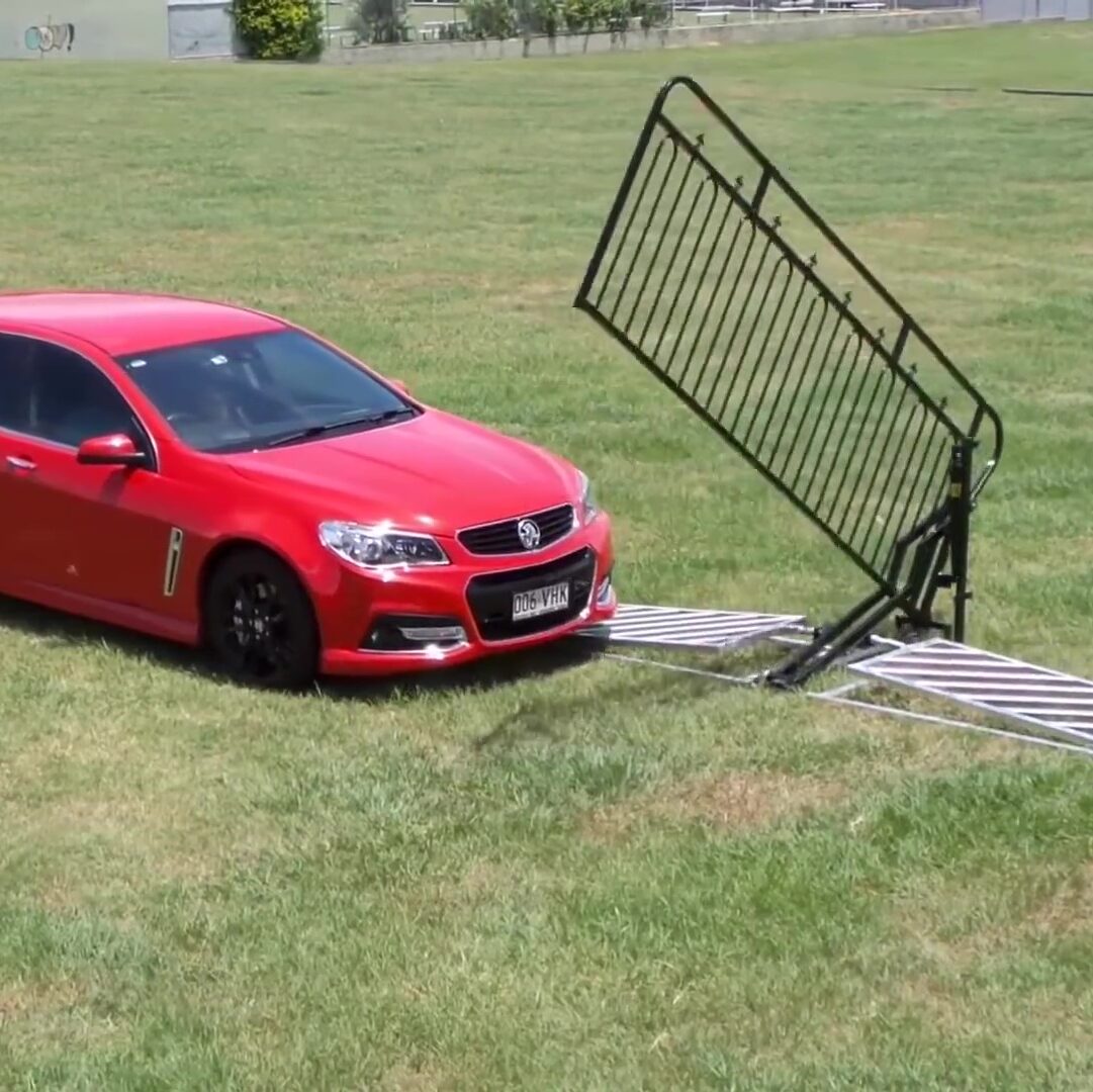 Gravity-powered automatic farm gate