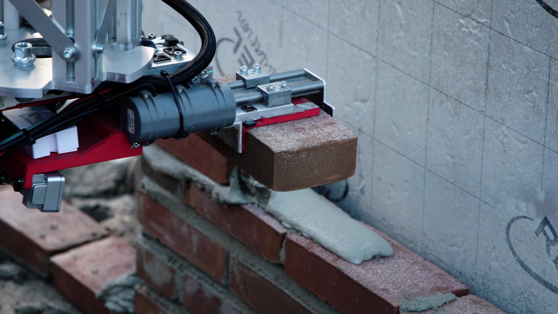 Brick laying bot company emerges from stealth