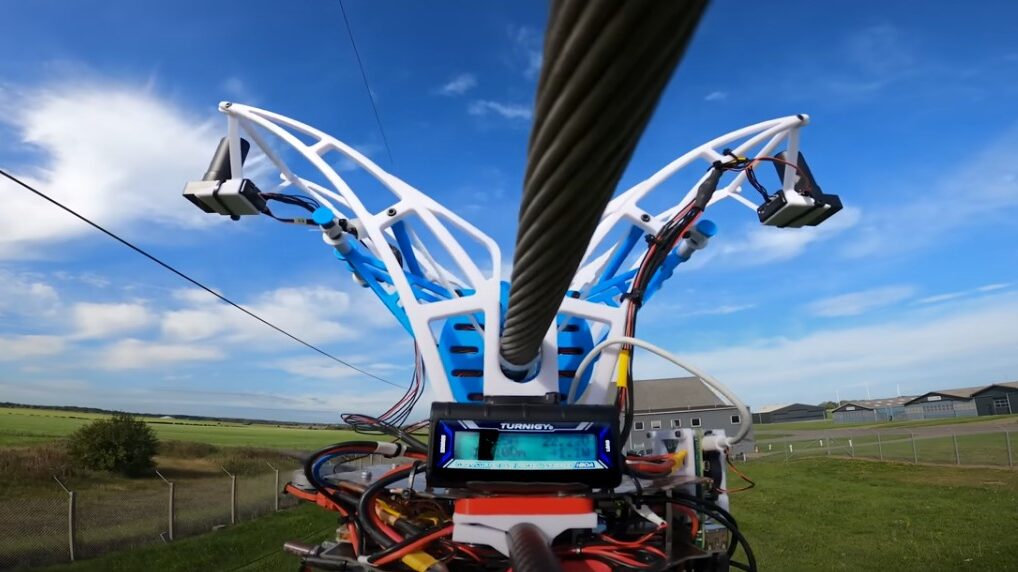 Drone recharges by docking on power lines