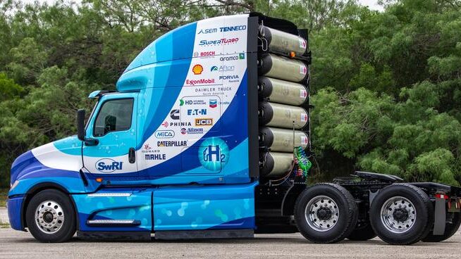 VIDEO: Truck with hydrogen internal combustion engine