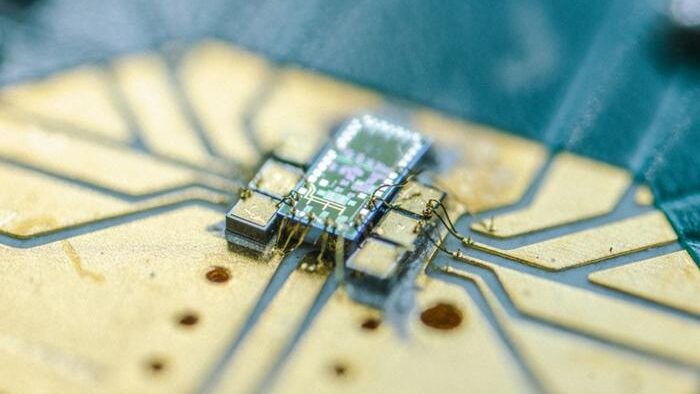 University of Bristol researchers develop world’s smallest quantum light detector on a silicon chip