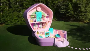 Airbnb and Mattel's Polly Pocket icon stay. Credit: Airbnb/Mattel